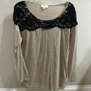 Women’s size Large Umgee top. Long sleeves. Great condition!